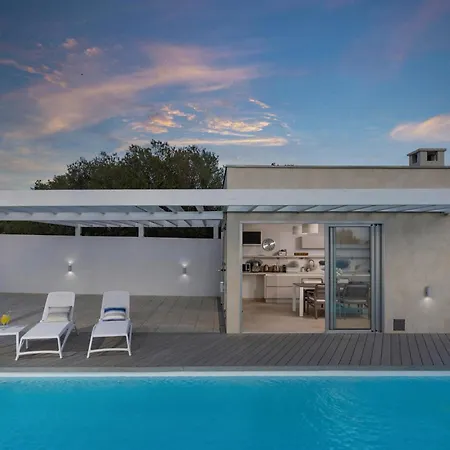 White Garden With Heated Pool Bibinje