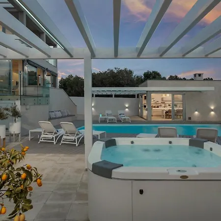Vila White Garden With Heated Pool *
