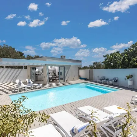 White Garden With Heated Pool * Bibinje
