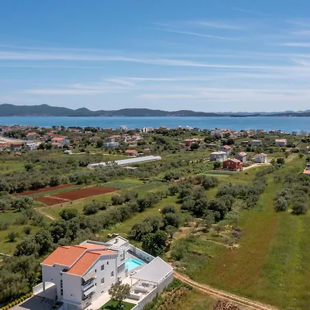 White Garden With Heated Pool Bibinje