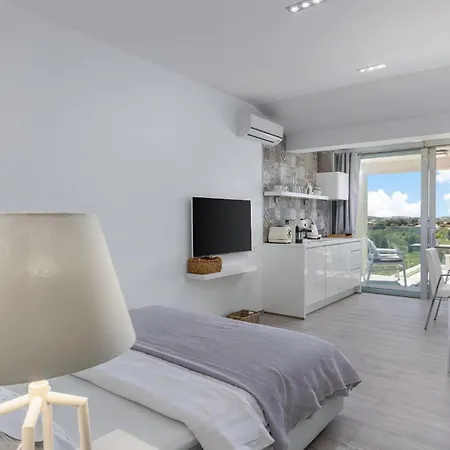 Vila White Garden With Heated Pool Bibinje