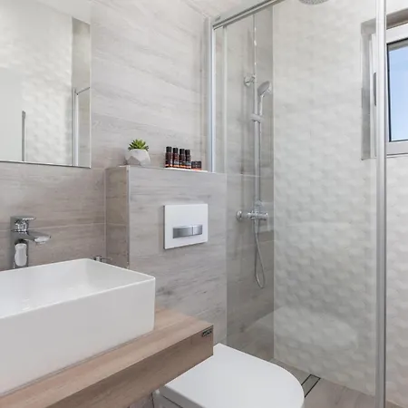 Vila White Garden With Heated Pool Bibinje