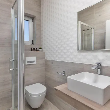 White Garden With Heated Pool Vila *