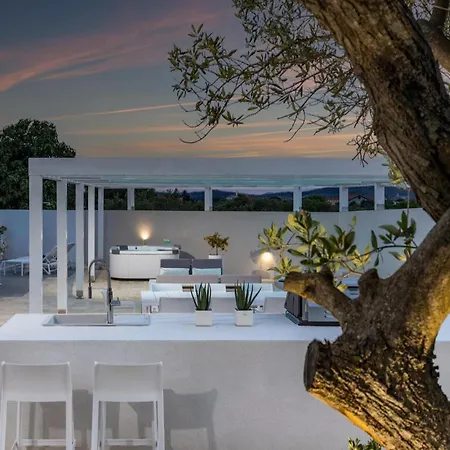 White Garden With Heated Pool * Bibinje