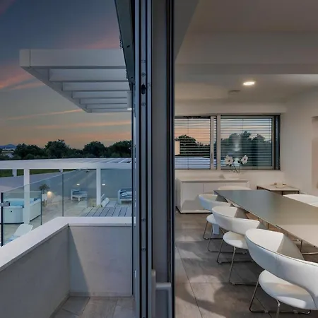 White Garden With Heated Pool Villa *